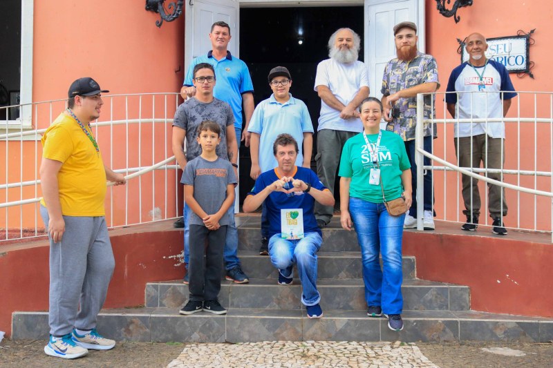 Integrantes do Departamento de Cultura de Telêmaco Borba e artistas locais visitam Museu Histórico de Tibagi