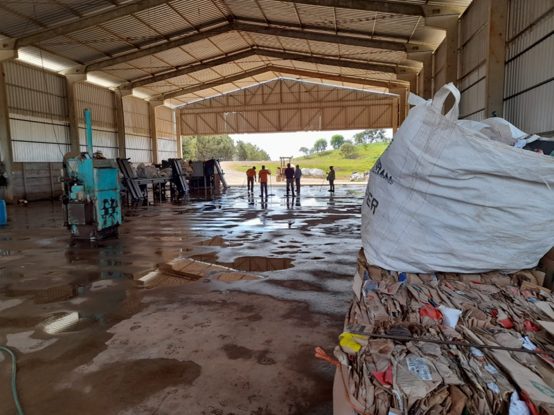 Barracão da Recicla Tibagi passa por desinfecção