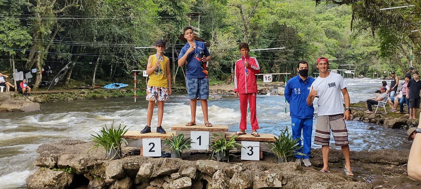 Tibagianos conquistam 15 medalhas em etapa do Campeonato Brasileiro de Canoagem