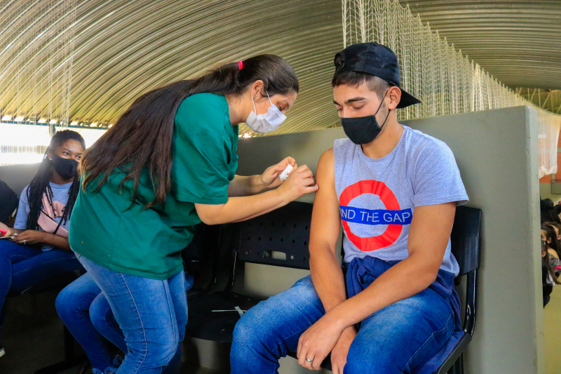 Tibagi recebe 750 doses e vai completar a vacinação de adolescentes contra a Covid-19
