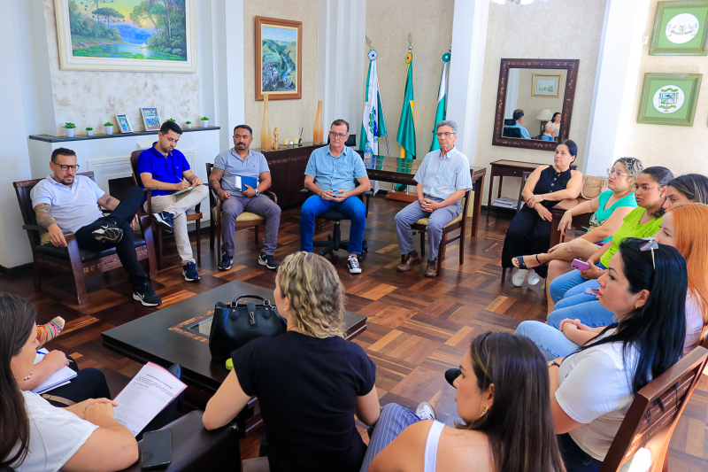 Reunião debate reajuste salarial e cumprimento do piso dos professores