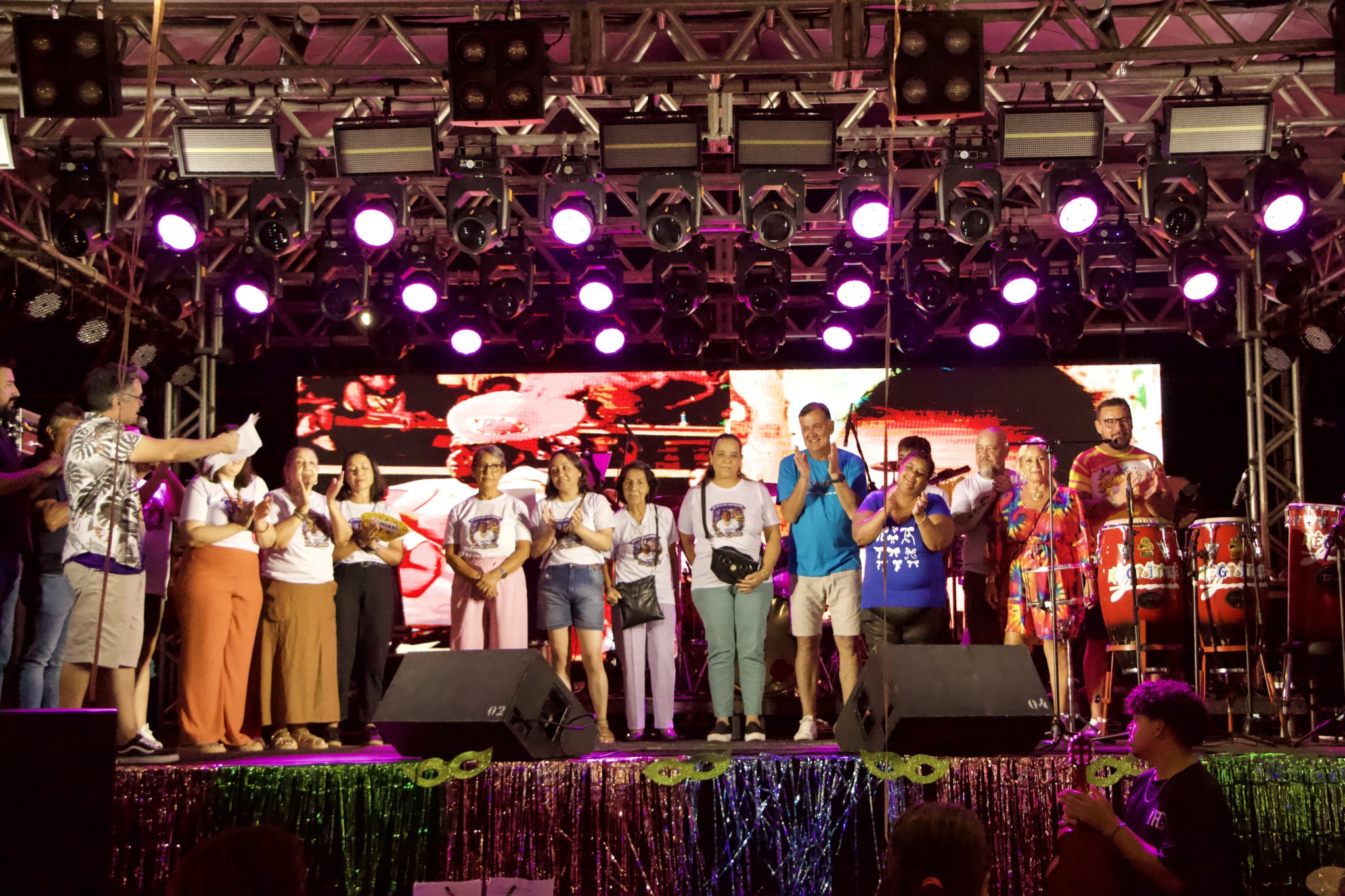 Imagem da Notícia: Tibagi abre o Carnaval com multidão, samba no pé e show com Negritude Jr.