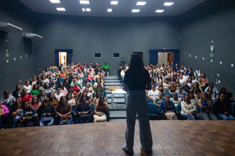 Educação abre ano letivo de 2026 com capacitação dos professores