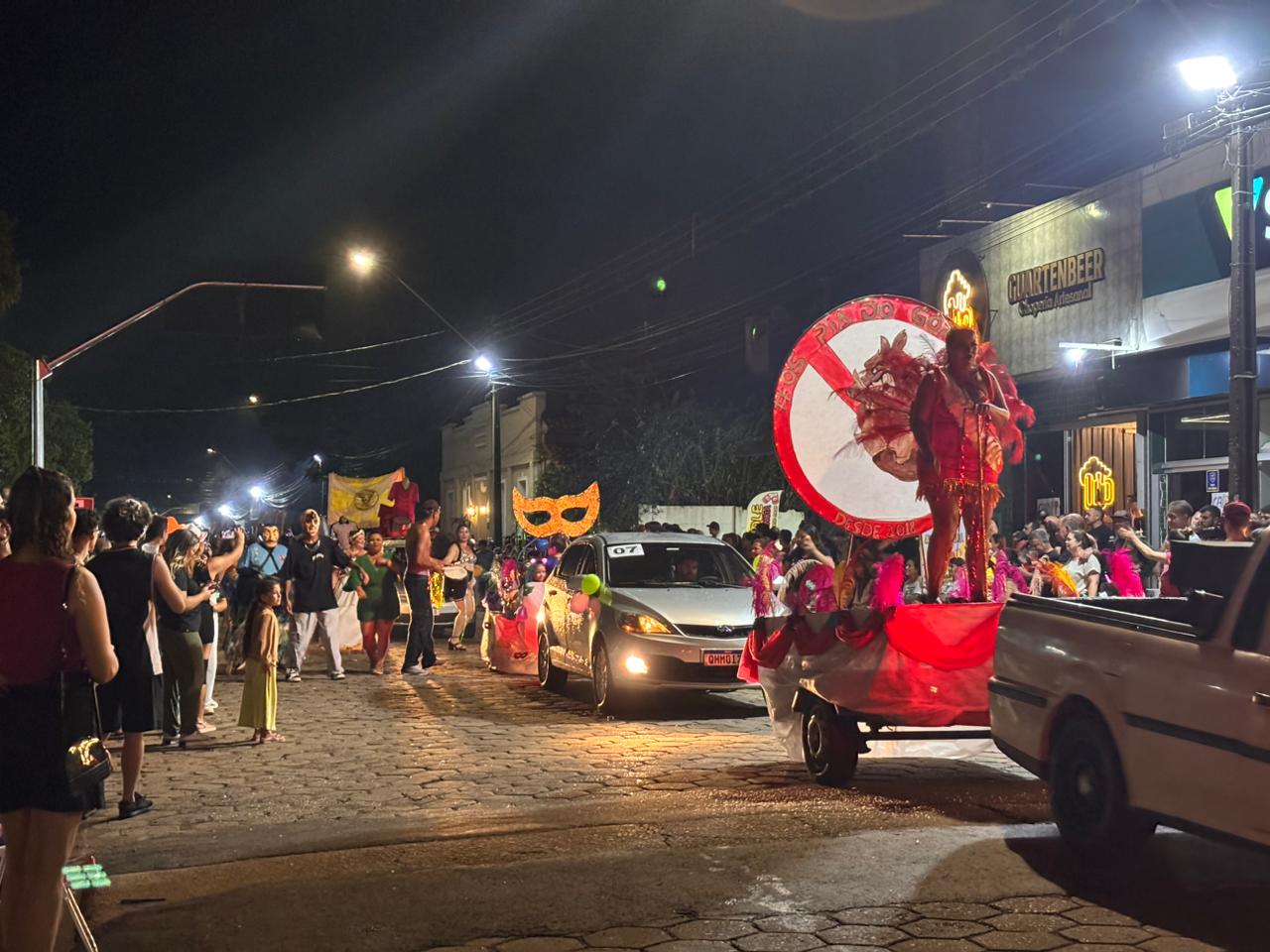 Imagem da Notícia: Carnaval de Tibagi encerra com grande público, comércio aquecido e avaliação positiva dos foliões