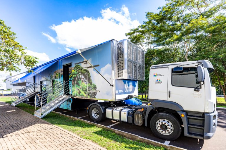 Viagem pelo universo dentro de um caminhão: “Expedição do Conhecimento” chega a Tibagi