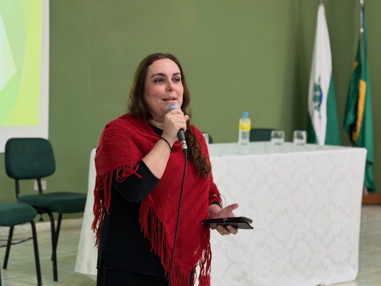 Dra. Ana Berke conduz palestra sobre misoginia para associados da Acamarti